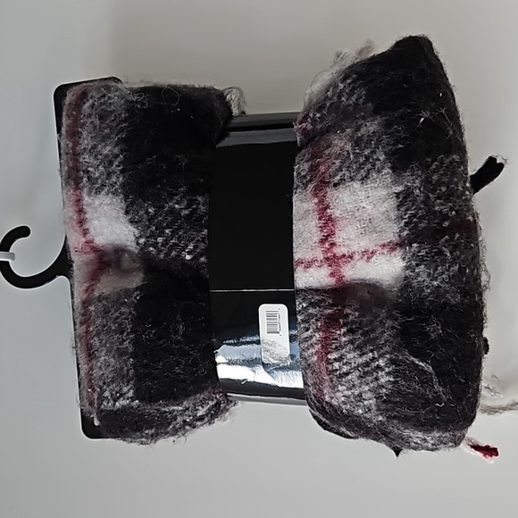 Steve Madden Scarf and Beanie - Picture 2 of 2